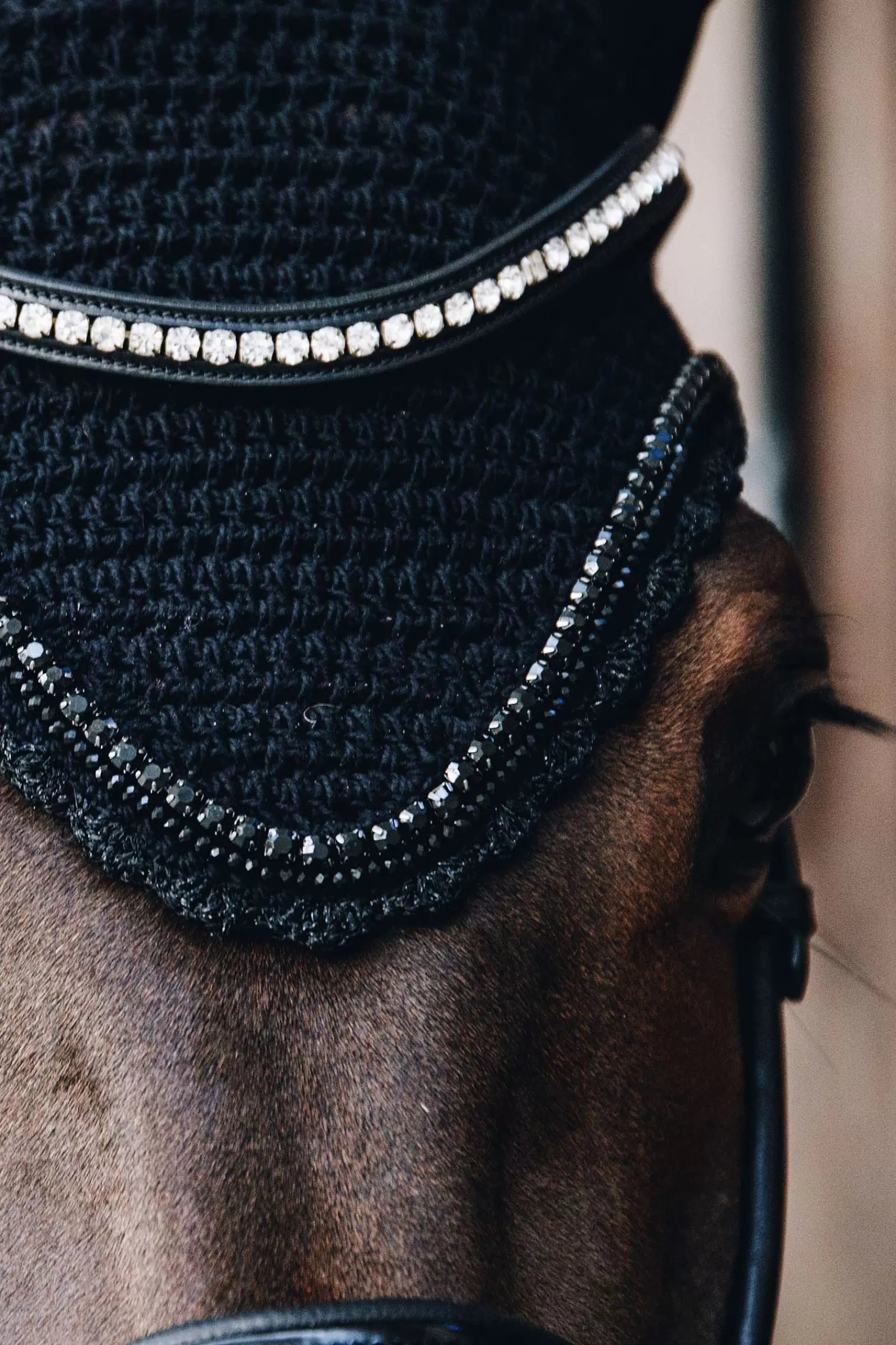 kentucky Nauszniki Dlugie, Wyciszajace, Z Cyrkoniami I Perelkami Horsewear Fly Veil Long Stone & Pearl Soundless Black New